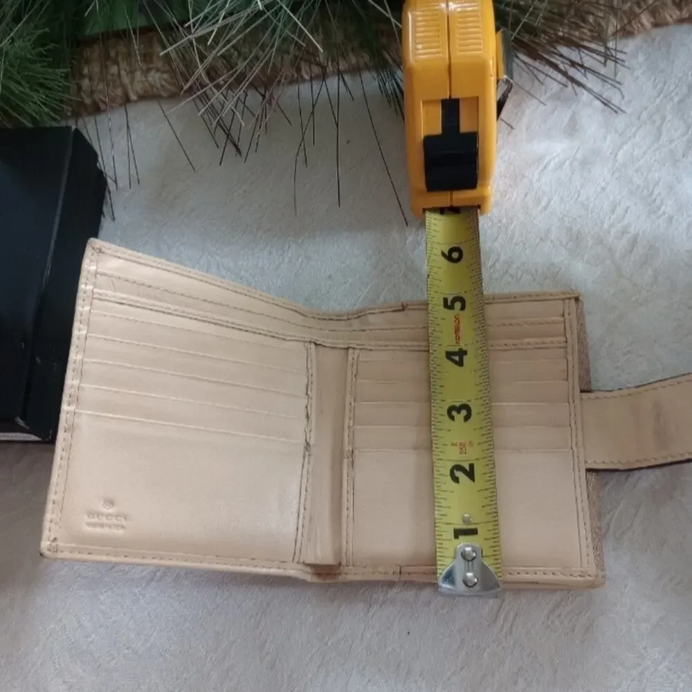 Authentic Gucci Pink and Silver D Ring Abby Compact Wallet - Picture 7 of 16